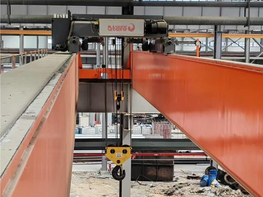Las grúas puente europeas están equipadas con polipastos eléctricos de cable de acero, bajo ruido y bajos costos de mantenimiento.